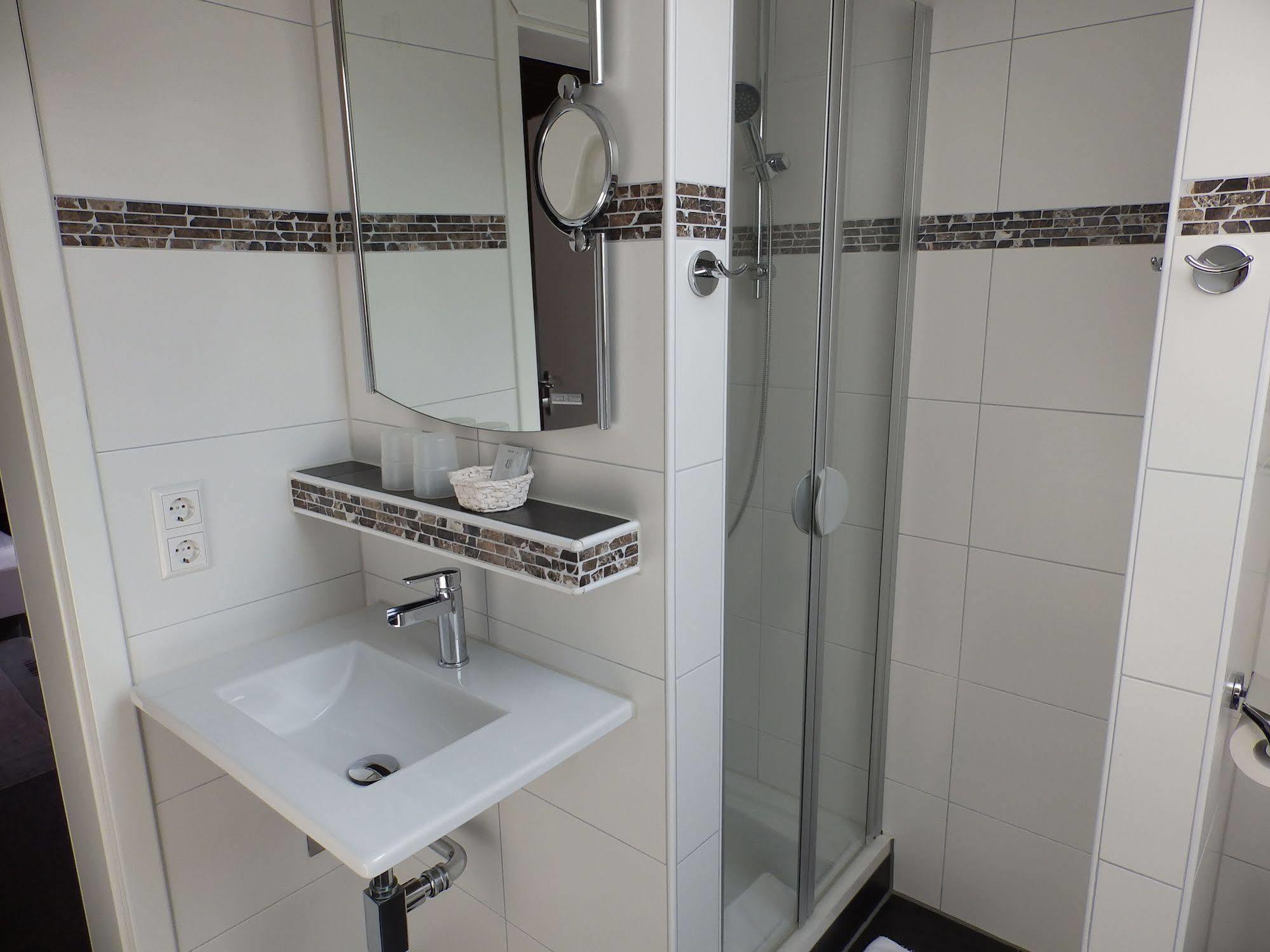 H41 Inn Hotel Garni Freiburg (Adults Only) غوندلفينجن المظهر الخارجي الصورة